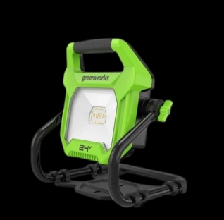 פנס LED מקצועי מבית GREENWORKS המספק עוצמת תאורה של 2000 לומן, עם ראש מסתובב 360 מעלות וגמישות תפעול
