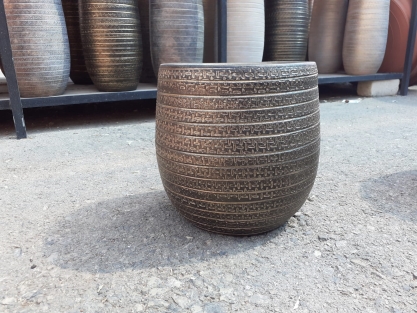 עציץ סולאנו שחור/זהב 16 ס"מ